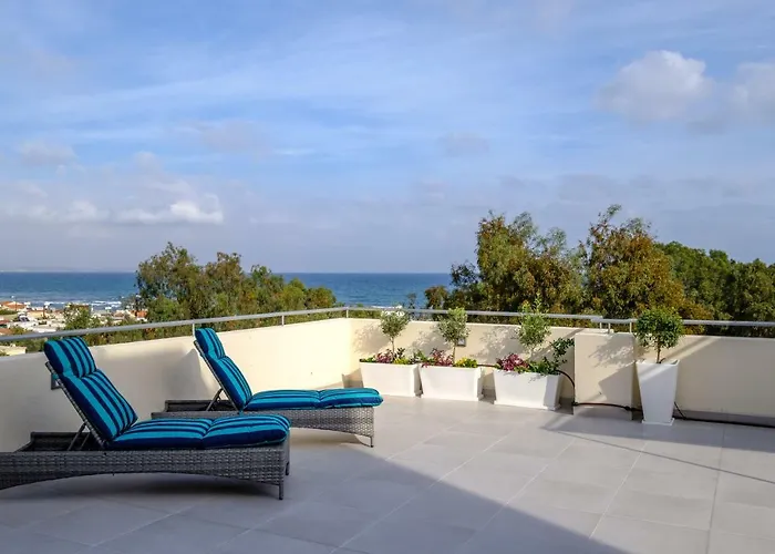 Апартаменти The Coral Penthouse Ларнака